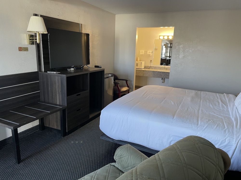 Landmark Inn 3