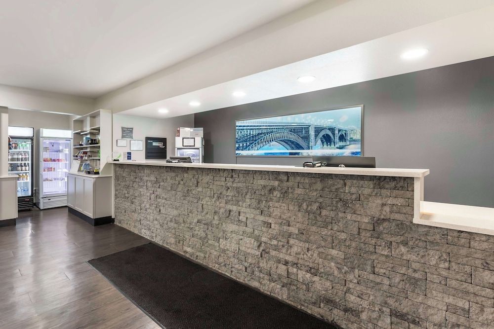 Best Western Plus MidAmerica Hotel 3