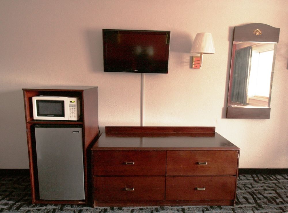 Economy Inn 3