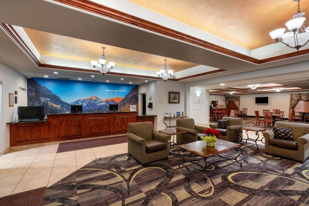 La Quinta Inn & Suites by Wyndham Rifle 2
