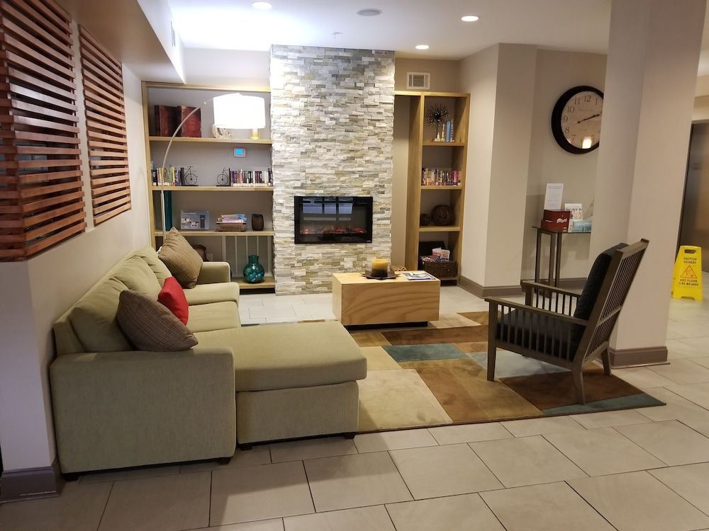 Country Inn & Suites by Radisson, Canton, GA 3
