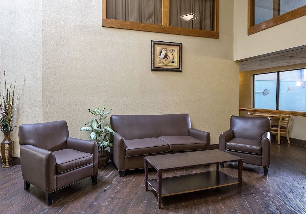 Red Roof Inn & Suites Hermitage 3