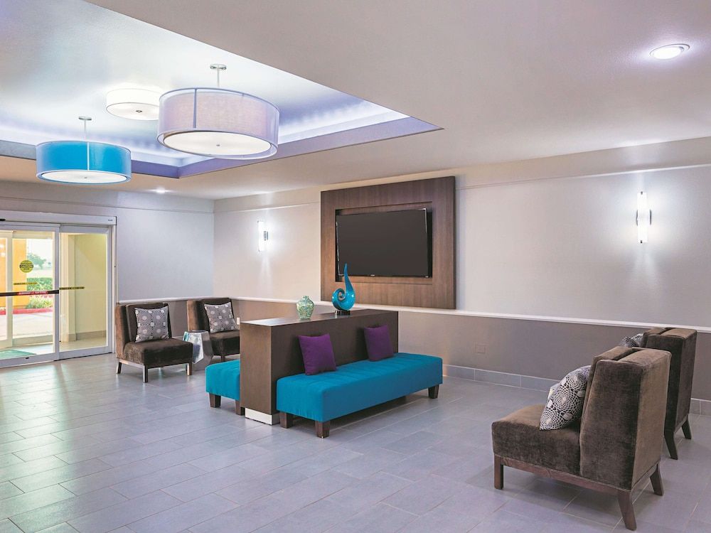 La Quinta Inn & Suites by Wyndham Port Lavaca 3