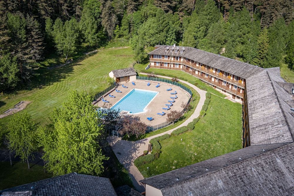 Les Hameaux De Lozere, Sure Hotel Collection by Best Western 3 estrellas en Fournels