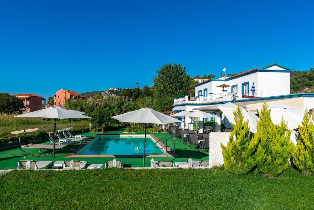 Akis Villa Studios & Apartments with Pool -1 estrellas en Agios Georgios Pagon