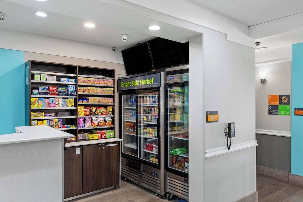 La Quinta Inn & Suites by Wyndham Raymondville 3