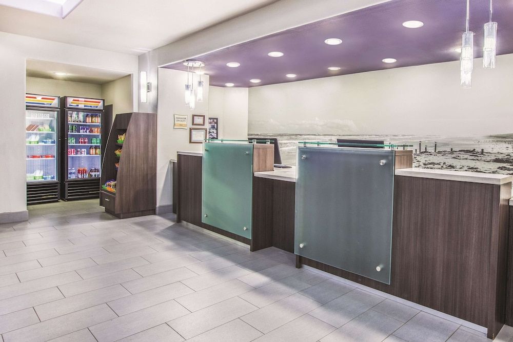 La Quinta Inn & Suites by Wyndham Bay City 3