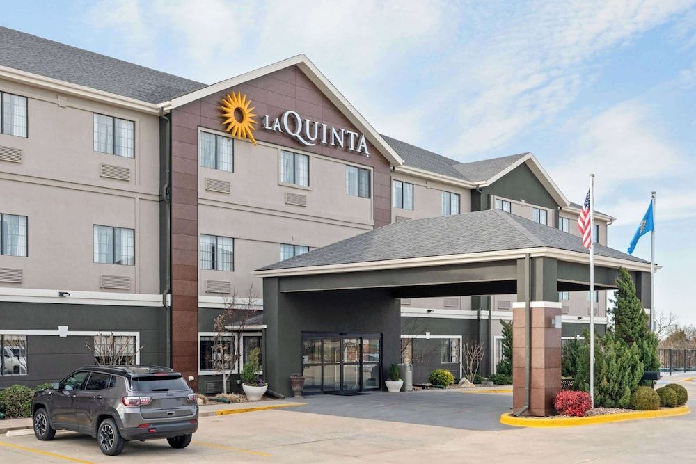La Quinta Inn & Suites by Wyndham Ada 3 estrellas en Ada