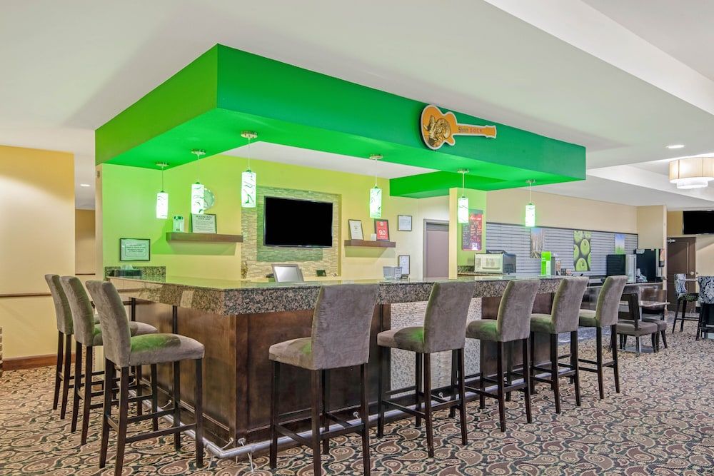 La Quinta Inn & Suites by Wyndham Elk City 3
