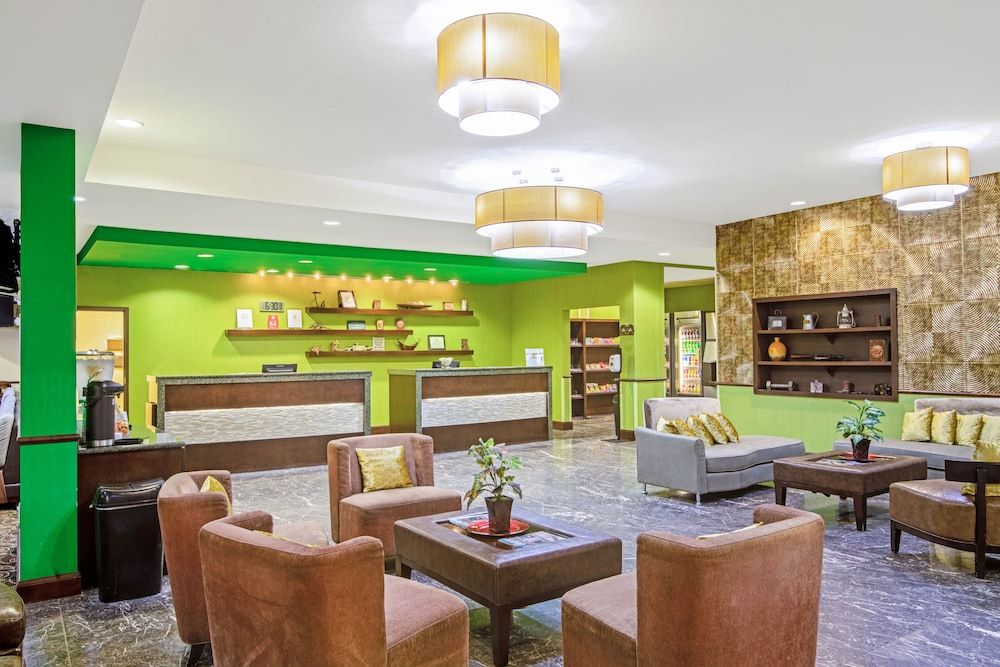 La Quinta Inn & Suites by Wyndham Elk City 2