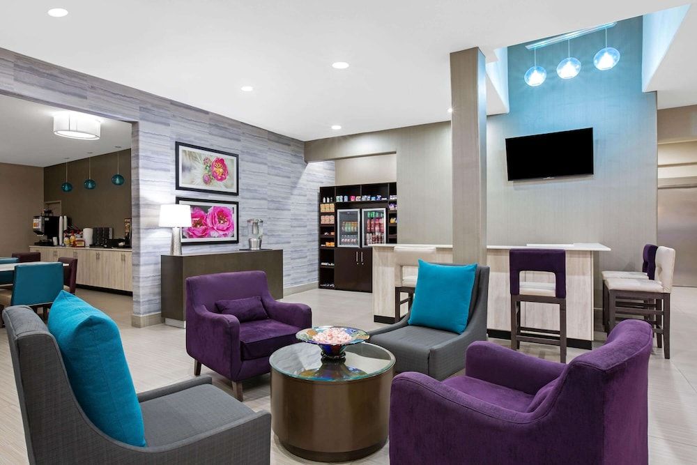 La Quinta Inn & Suites by Wyndham Pharr North McAllen 2
