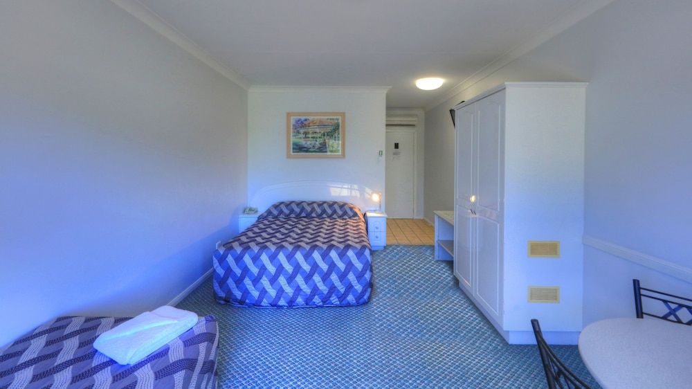 Heritage Lodge Motel 2