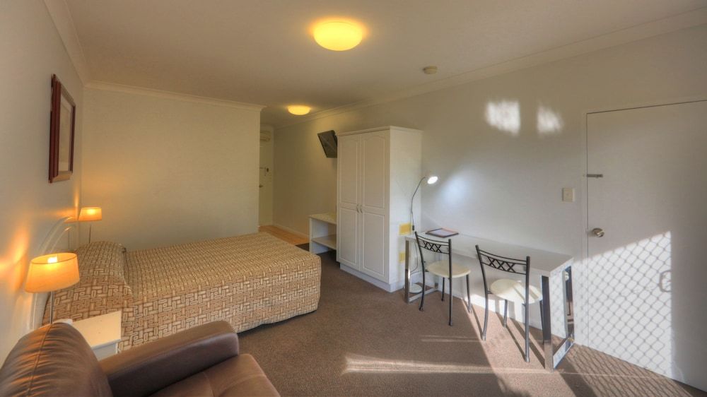 Heritage Lodge Motel 3