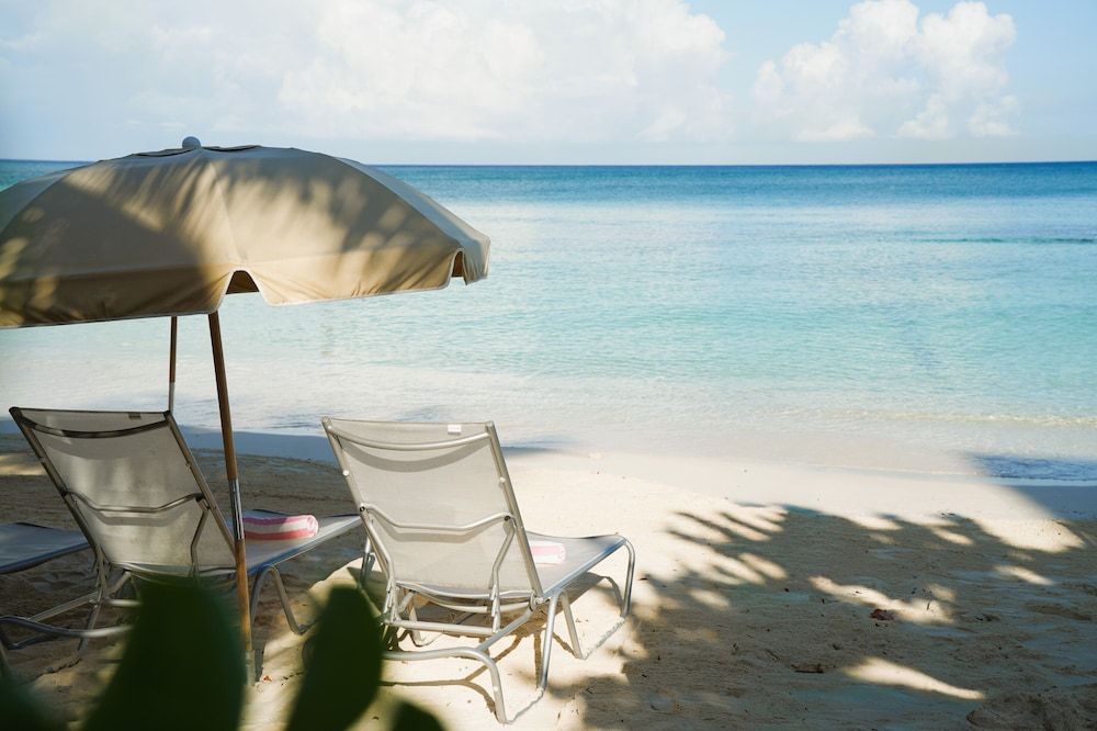 Hampton by Hilton Grand Cayman Seven Mile Beach 3 estrellas en George Town