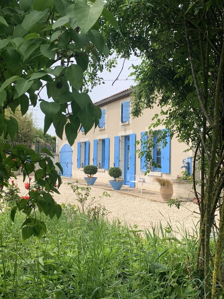 Maison d'Hôtes La Chabanaise -1 estrellas en Cramchaban