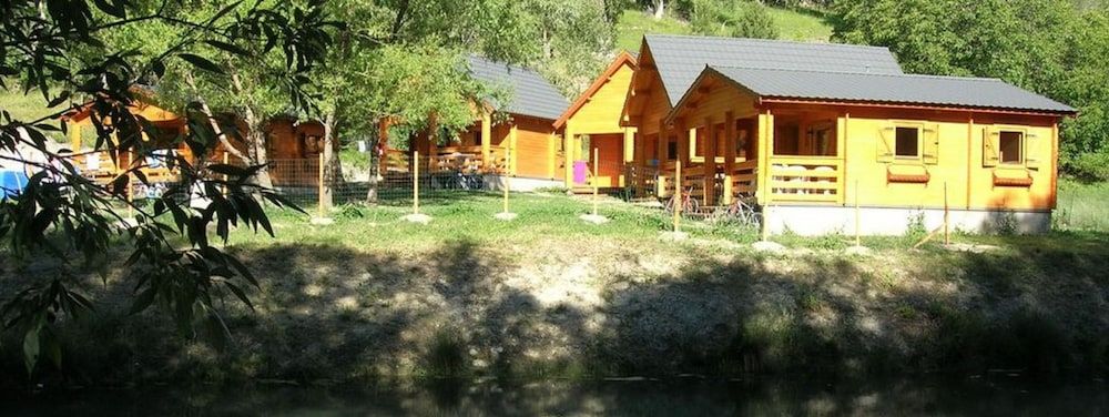 Hotel de plein air les Cariamas 3 estrellas en Châteauroux-les-Alpes