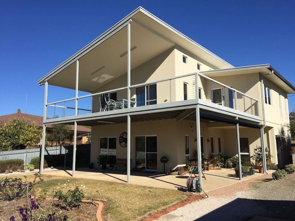 Lyreen's Apartment B&B -1 estrellas en Auburn