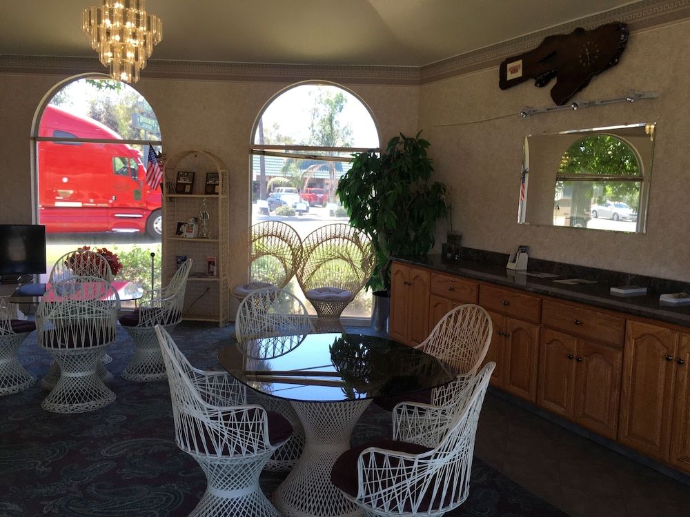 Applegate Inn 3
