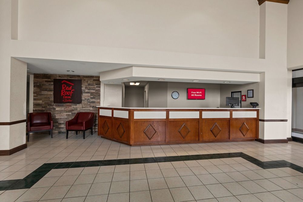 Red Roof Inn & Suites Newnan 3