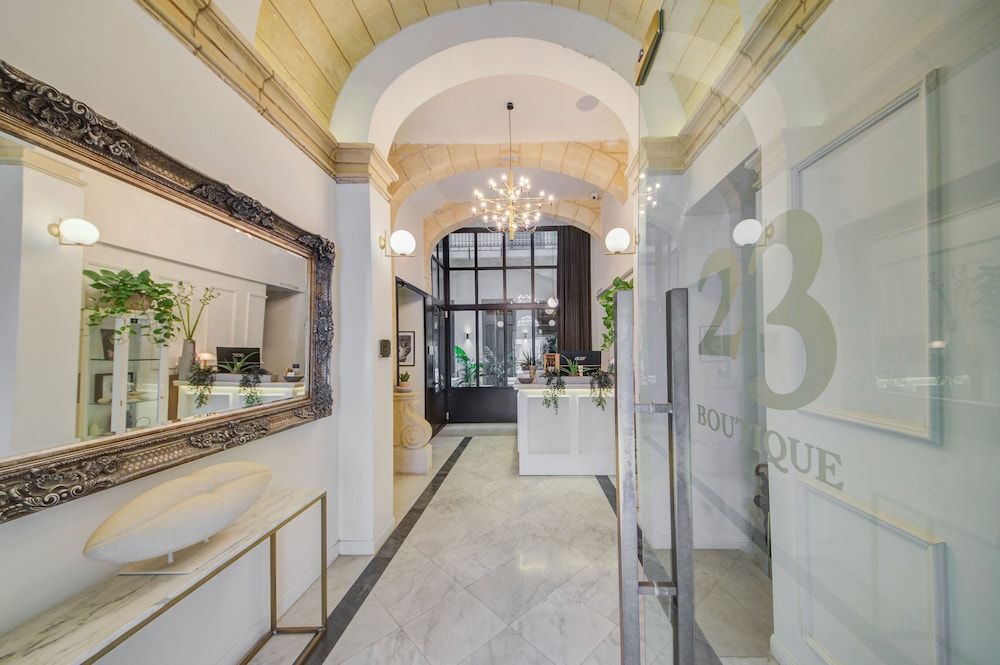 23 Boutique 2