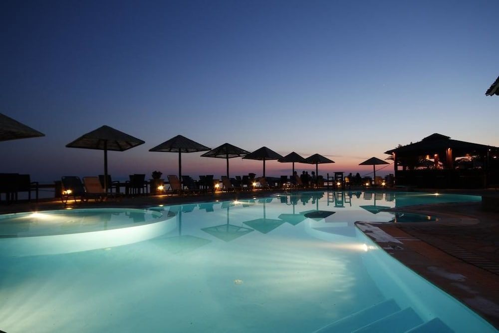 Blue Bay Resort Village -1 estrellas en Batsi