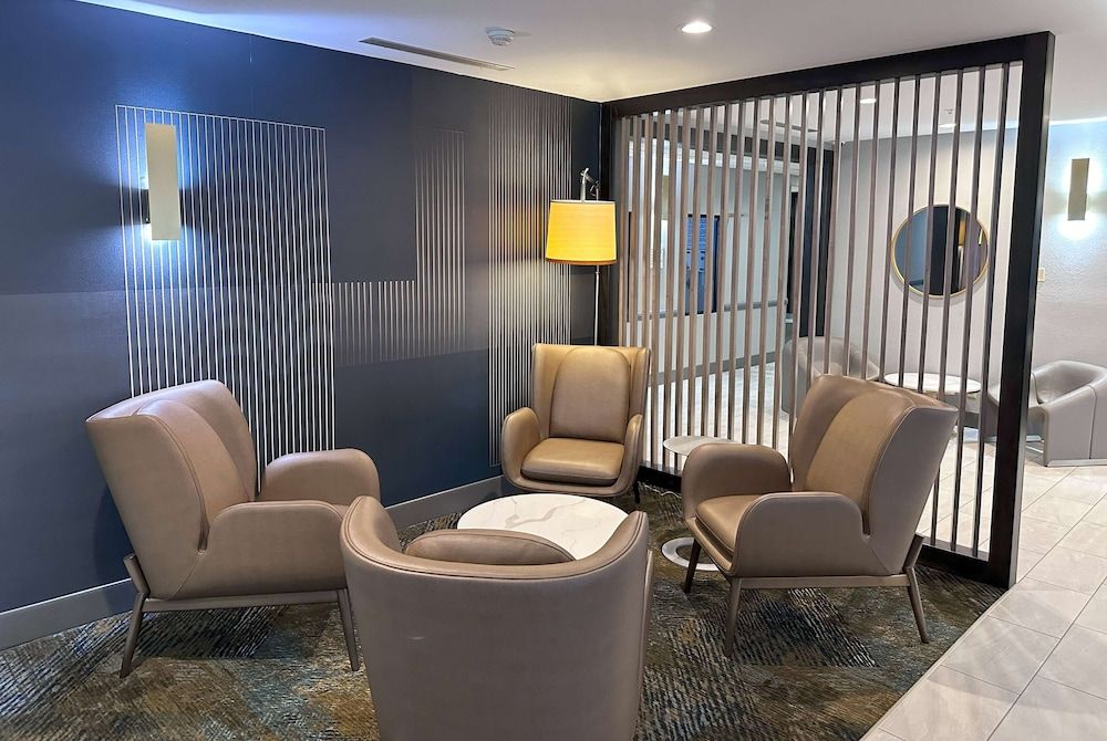 La Quinta Inn & Suites by Wyndham South Bend 3