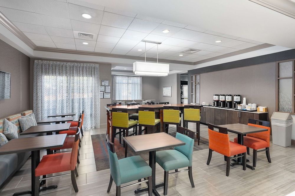 Hampton Inn by Hilton Springfield 2
