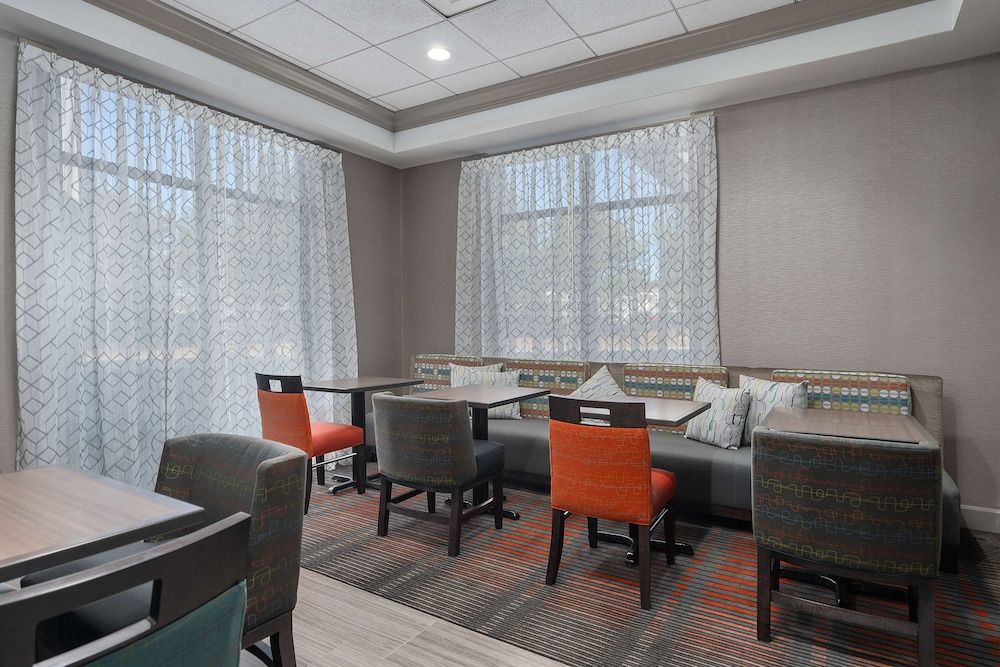 Hampton Inn by Hilton Springfield 3