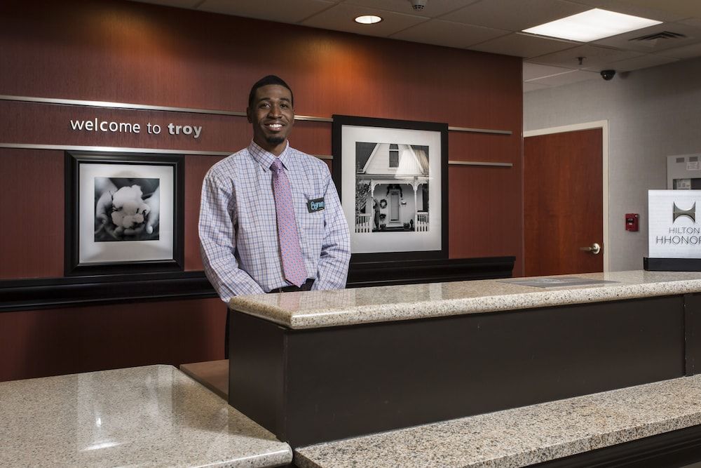 Hampton Inn by Hilton Troy 2