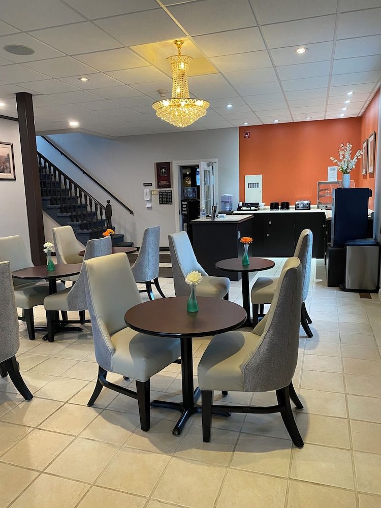 Le Voyageur Inn 3