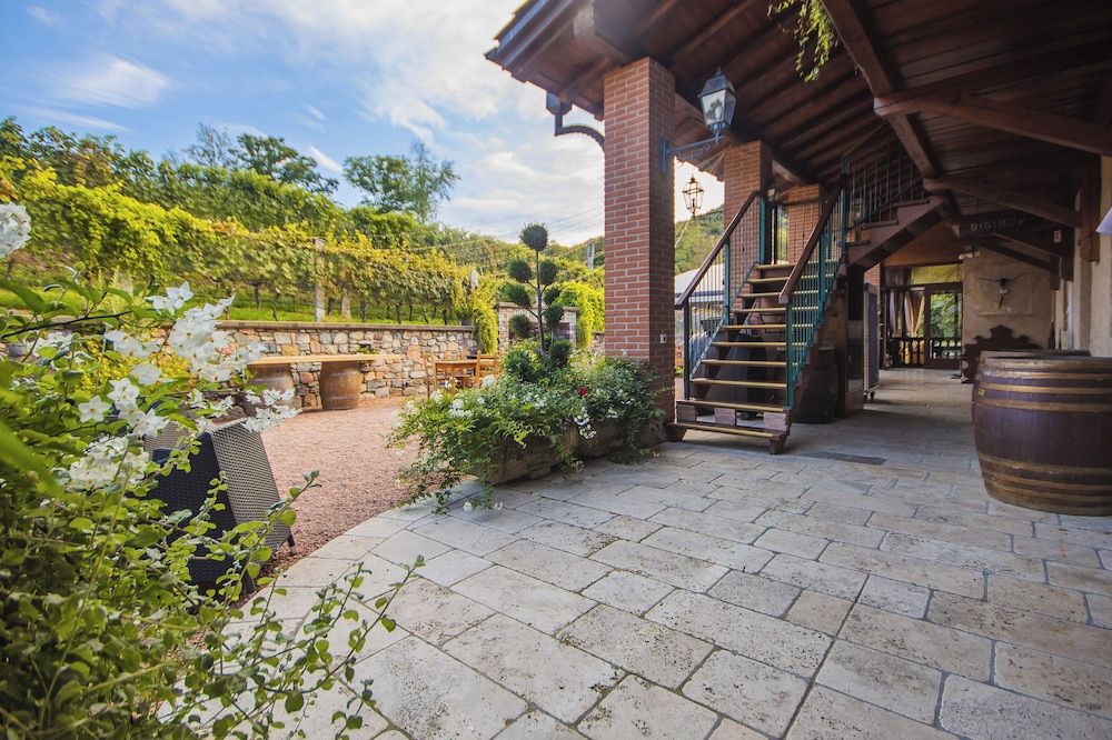 Wine & Art Relais Vallombrosa -1 estrellas en Castelrotto