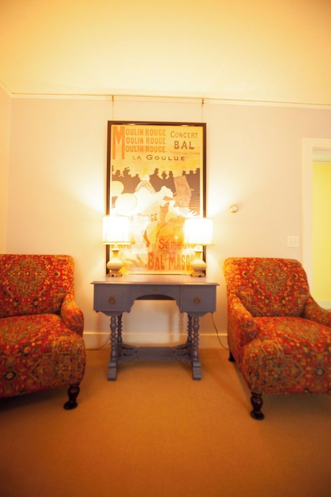 Yellow House Inn 3
