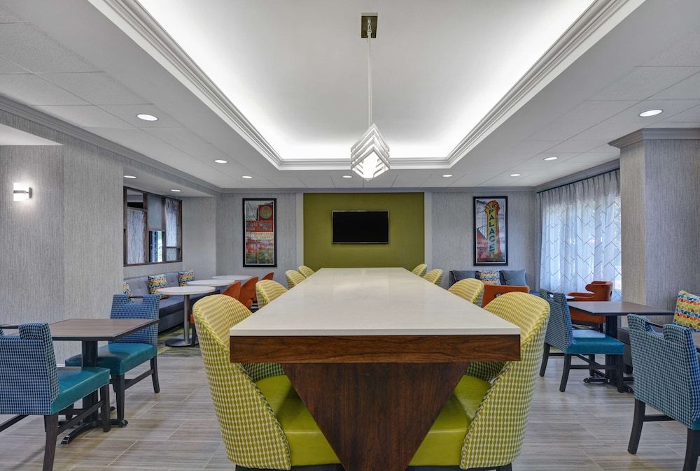Hampton Inn Gallatin 3
