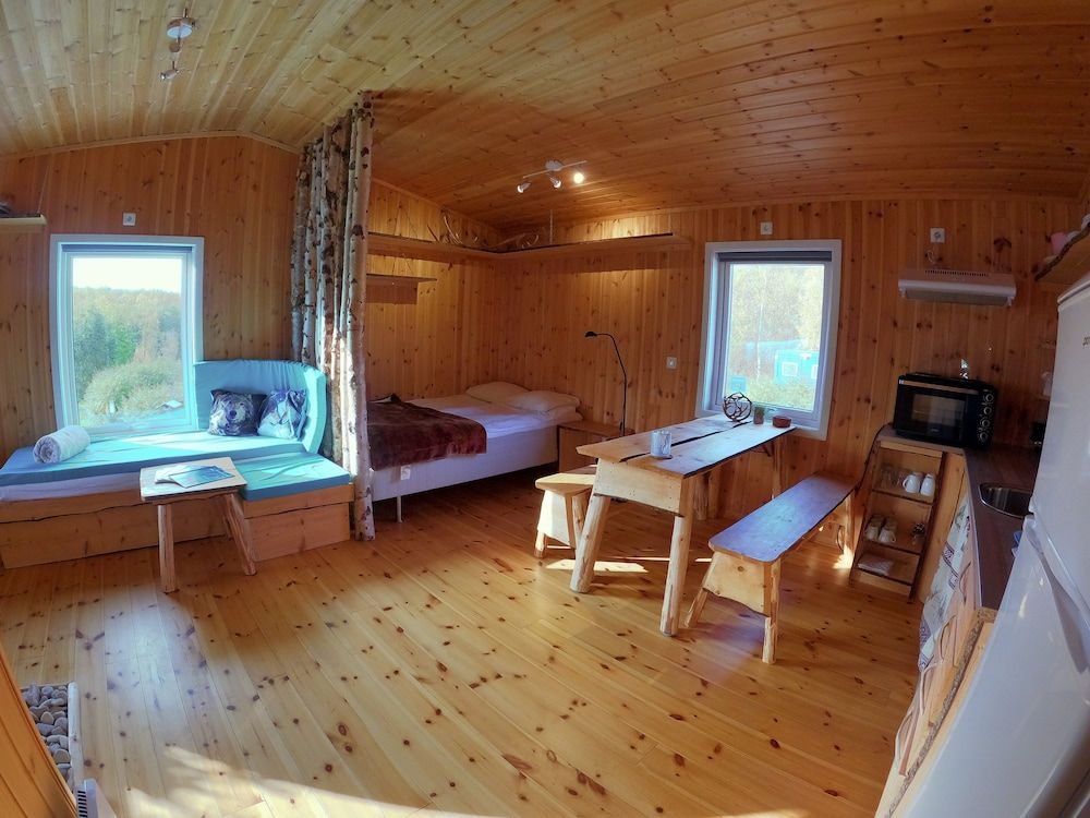 Wild Caribou Wilderness Cabin 3