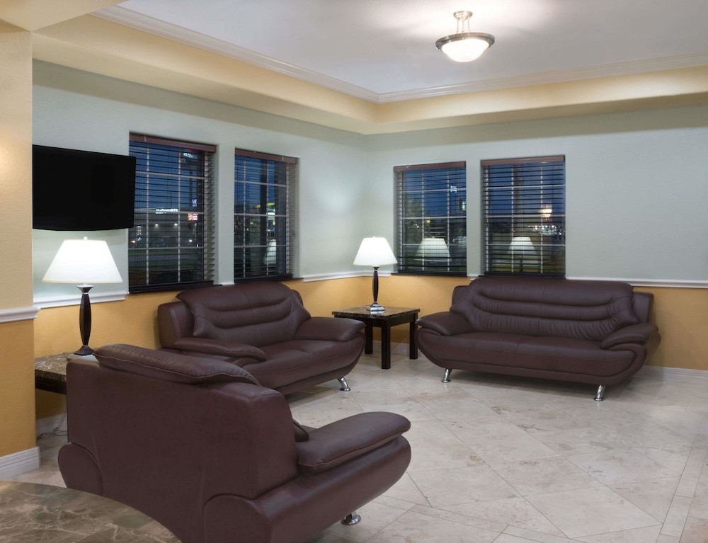 Super 8 by Wyndham Rosenberg TX 3