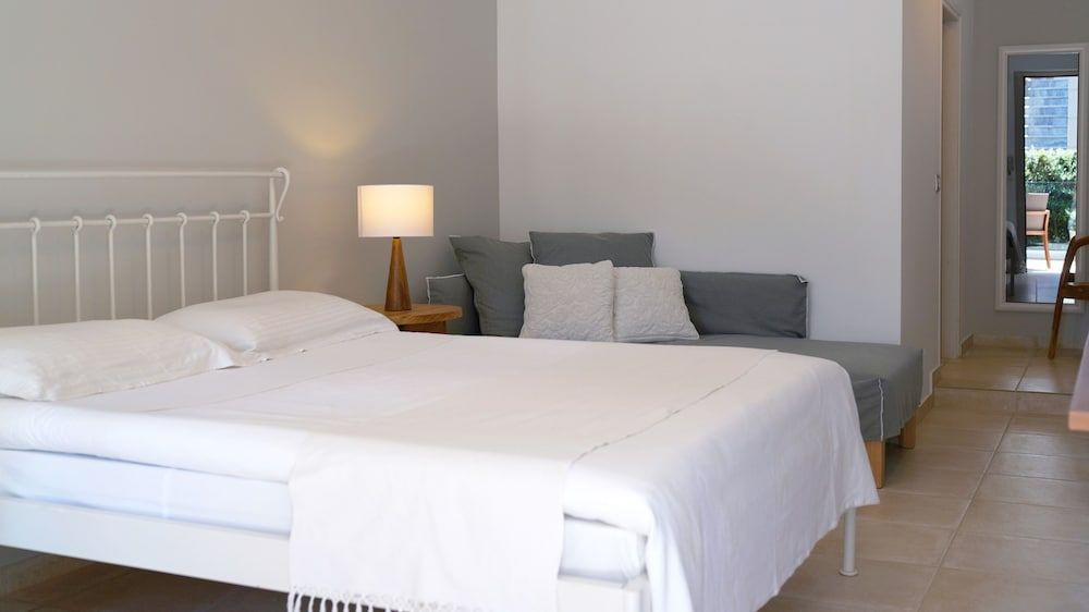 The Mini Beach Hotel 3