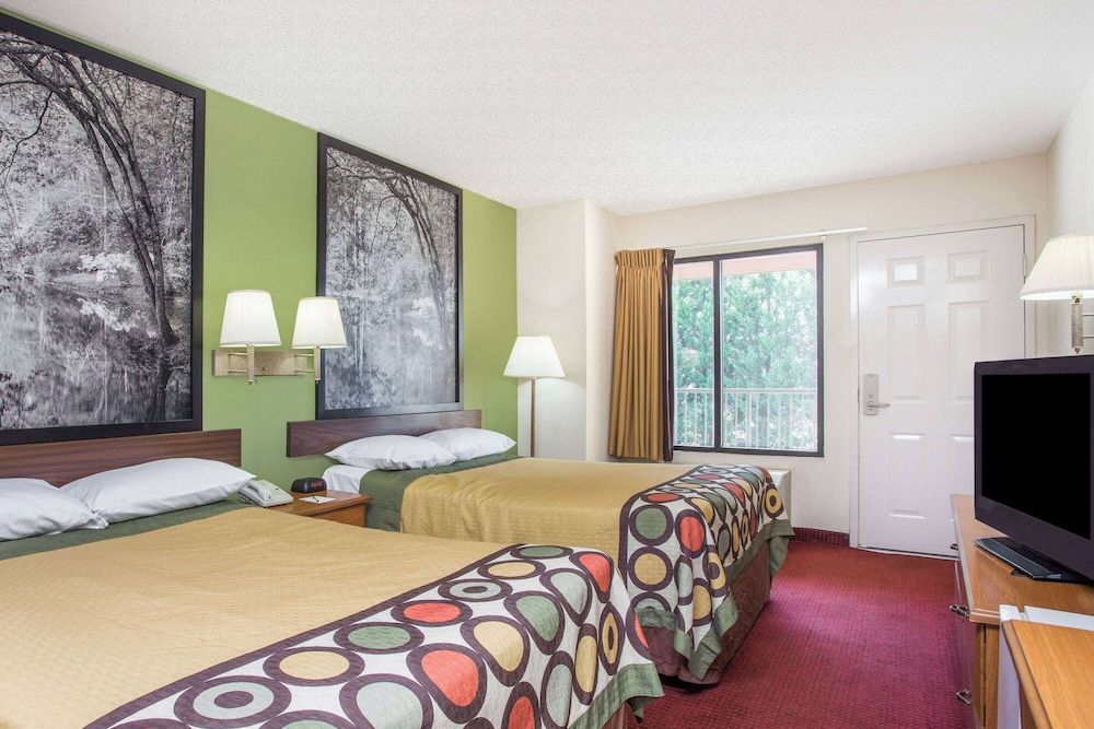Super 8 by Wyndham Lavonia 3