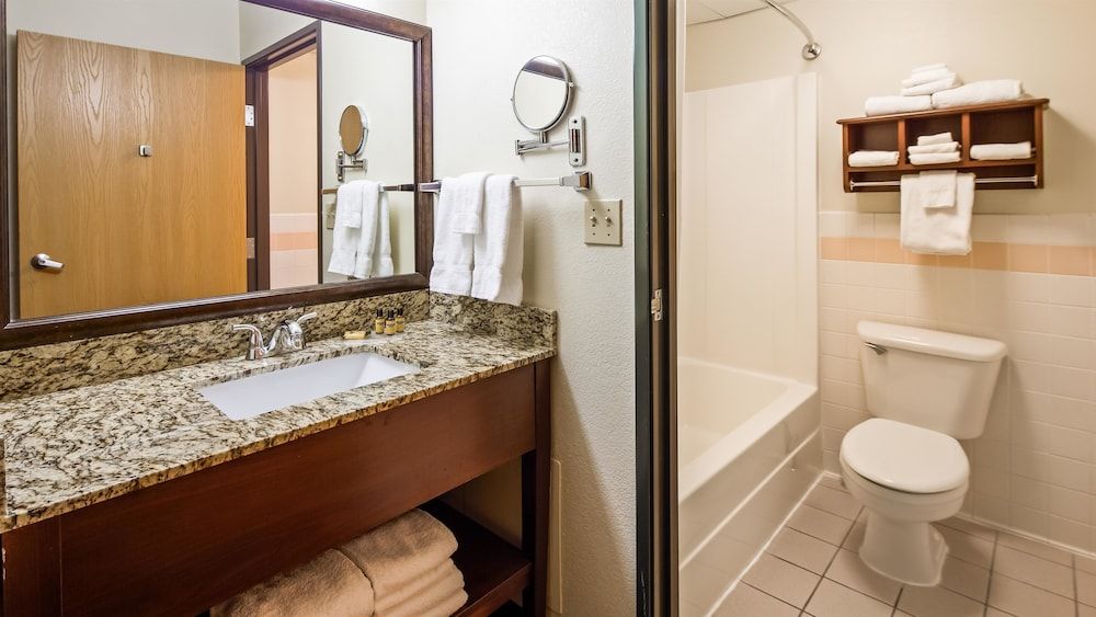 Best Western Plus Sidney Lodge 3