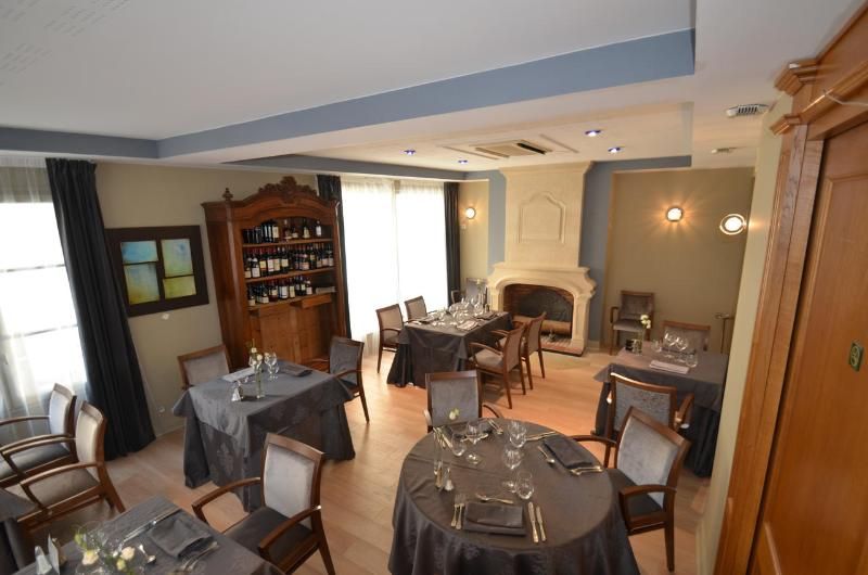 Logis Hotel Le Saint Georges 3 estrellas en Vivonne