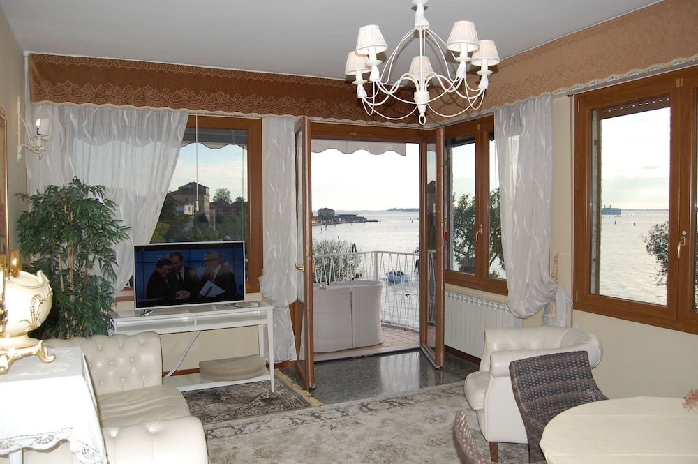Oasis Golden Lagoon Chalet 2