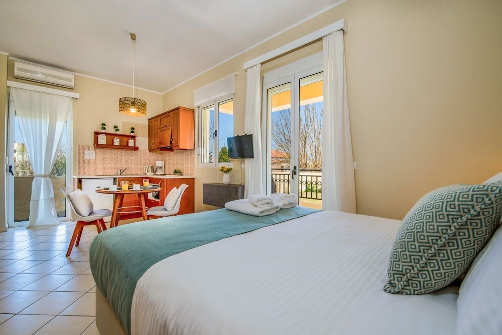 Gianthea Studios and Apt 2