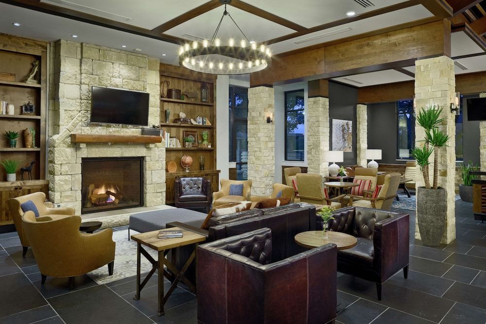 The Bevy Hotel Boerne, a DoubleTree by Hilton 3