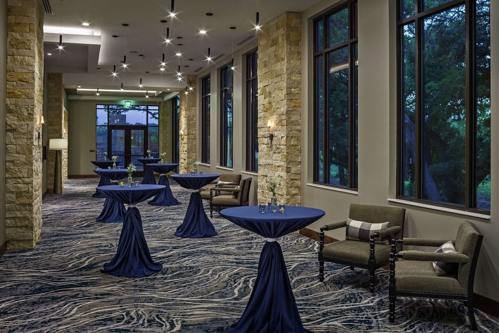 The Bevy Hotel Boerne, a DoubleTree by Hilton 2