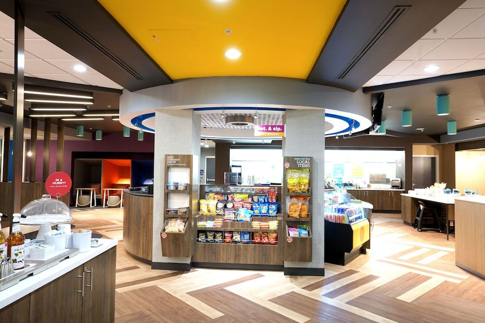 Tru by Hilton Lake City 3
