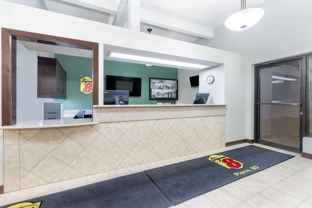 Super 8 by Wyndham Pierre SD 2