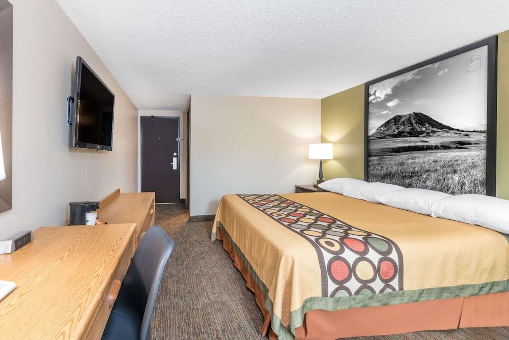 Super 8 by Wyndham Pierre SD 3