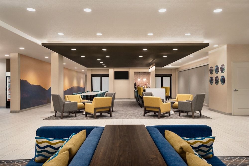 La Quinta Inn & Suites by Wyndham Clovis CA 3