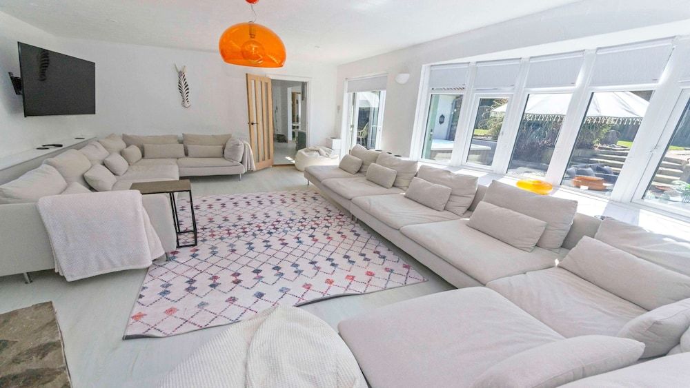 Shippenrill Croyde 6 Bedrooms, Sleeps 14, Hot Tub 2