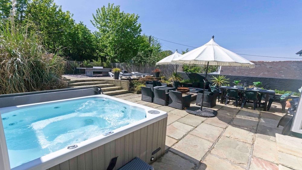 Shippenrill Croyde 6 Bedrooms, Sleeps 14, Hot Tub -1 estrellas en Croyde