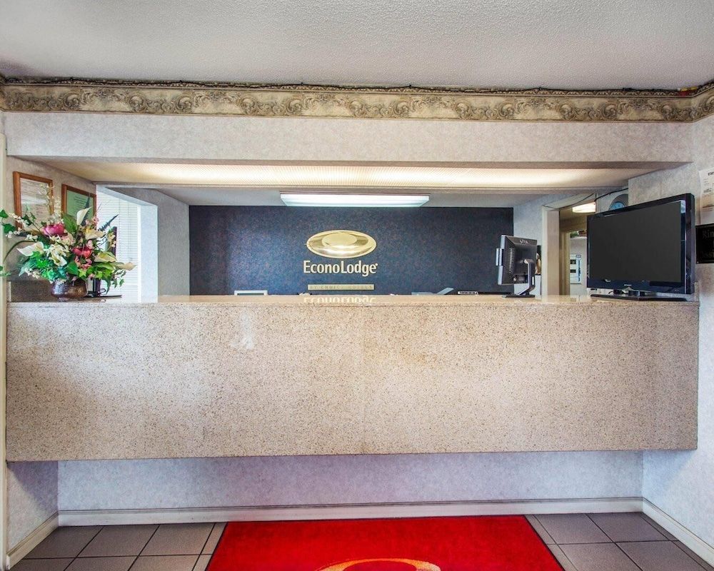 Econo Lodge Troy 3